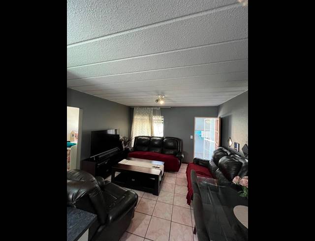 1 BEDROOM TOWNHOUSE FOR SALE IN LINMEYER